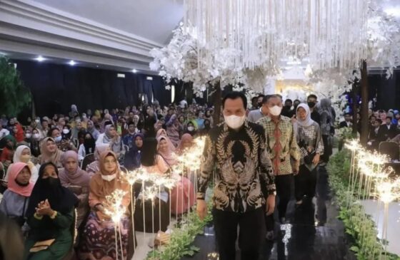 Walikota Menghadiri Perpisahan Siswa SMP Negeri 2 di Hall Siang Malam