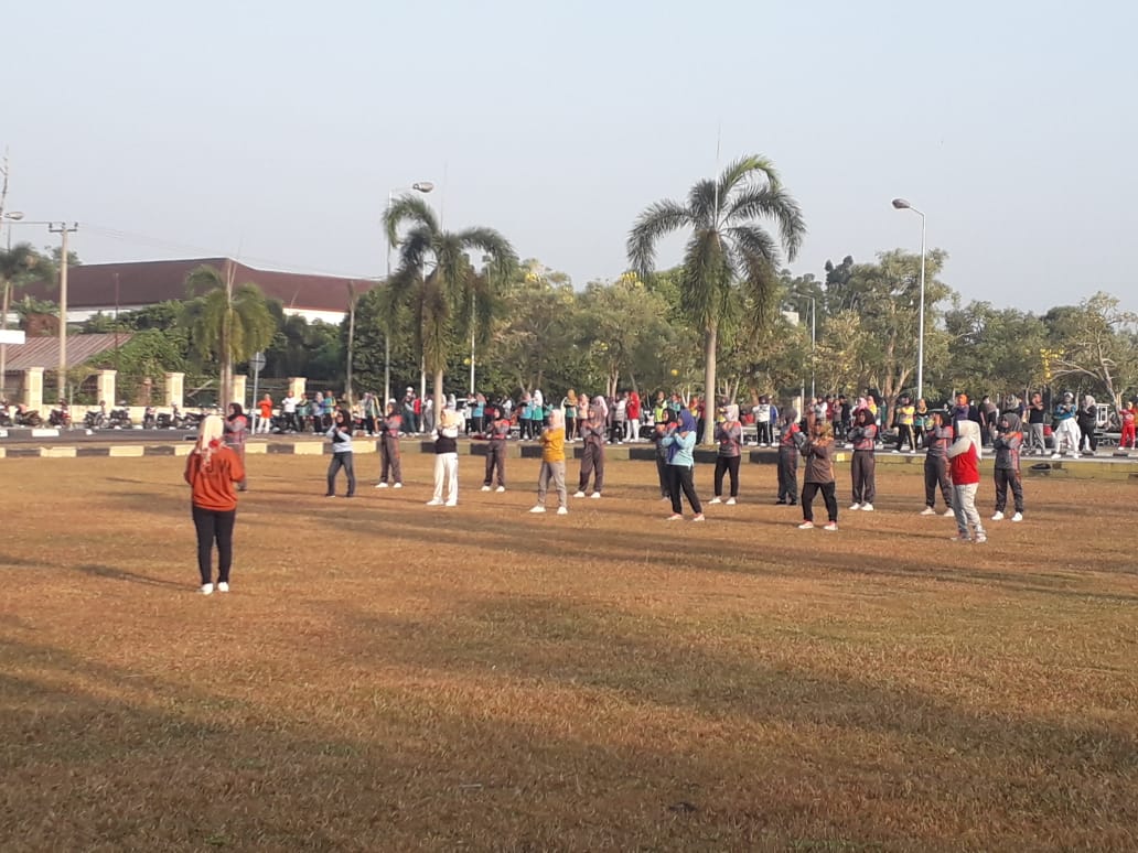 Seluruh Pegawai Ruang Lingkup Mengikuti Senam Rutin Jumat di Halaman Pemkot